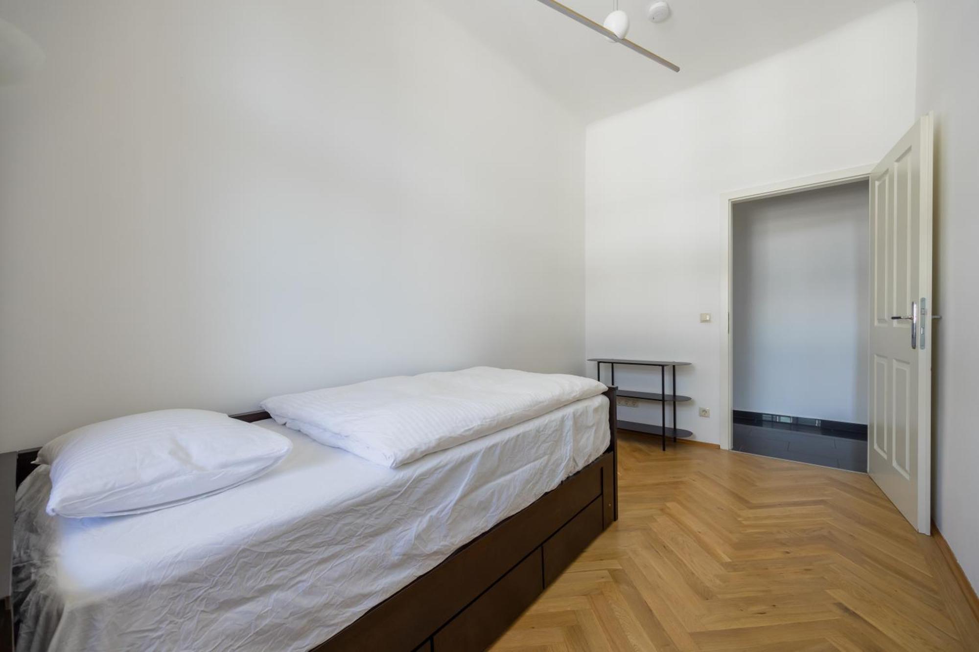 Apartamento Stylish Apartment: Metro Access, And Center In One