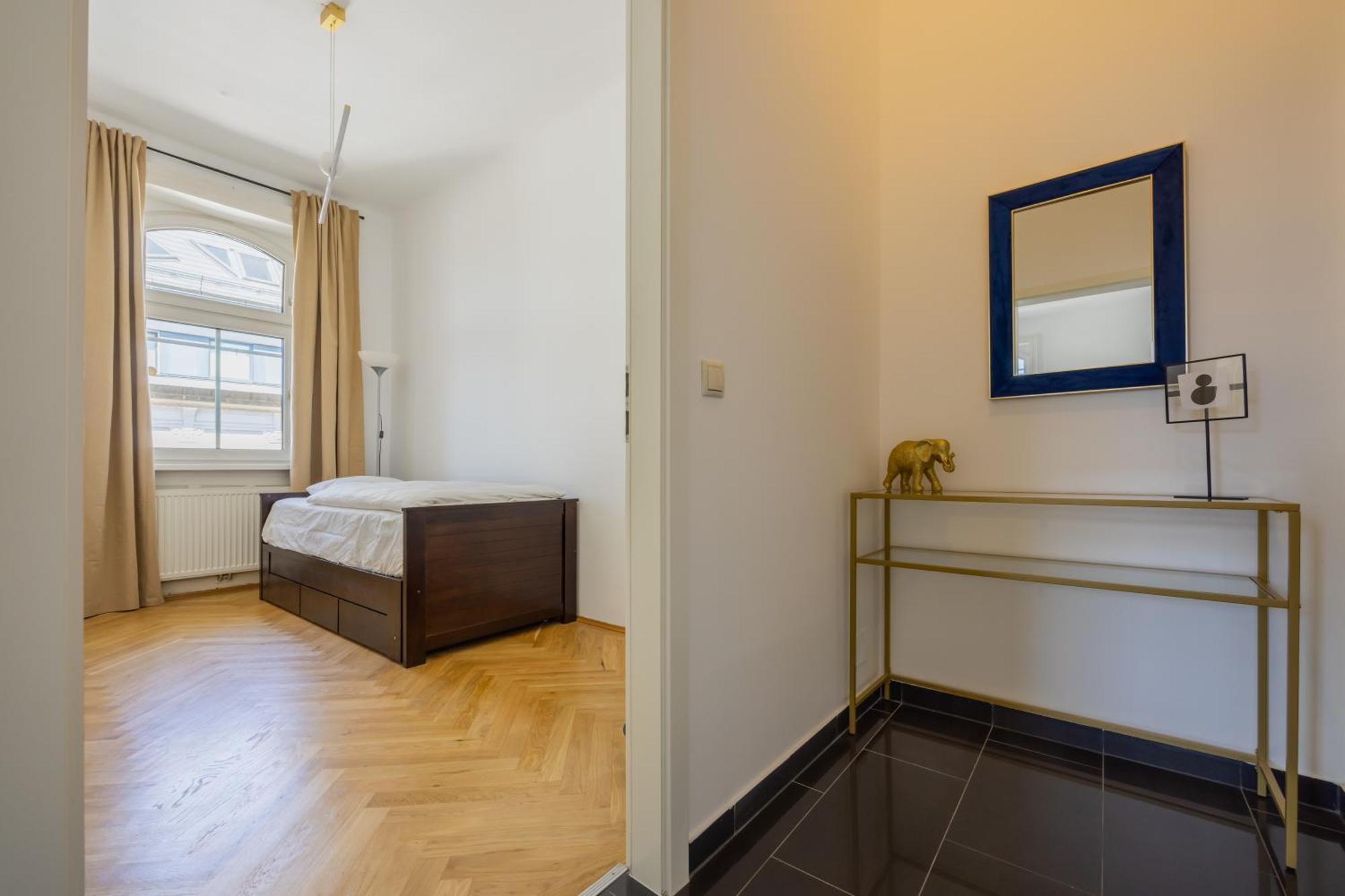Stylish Apartment: Metro Access, And Center In One Wien