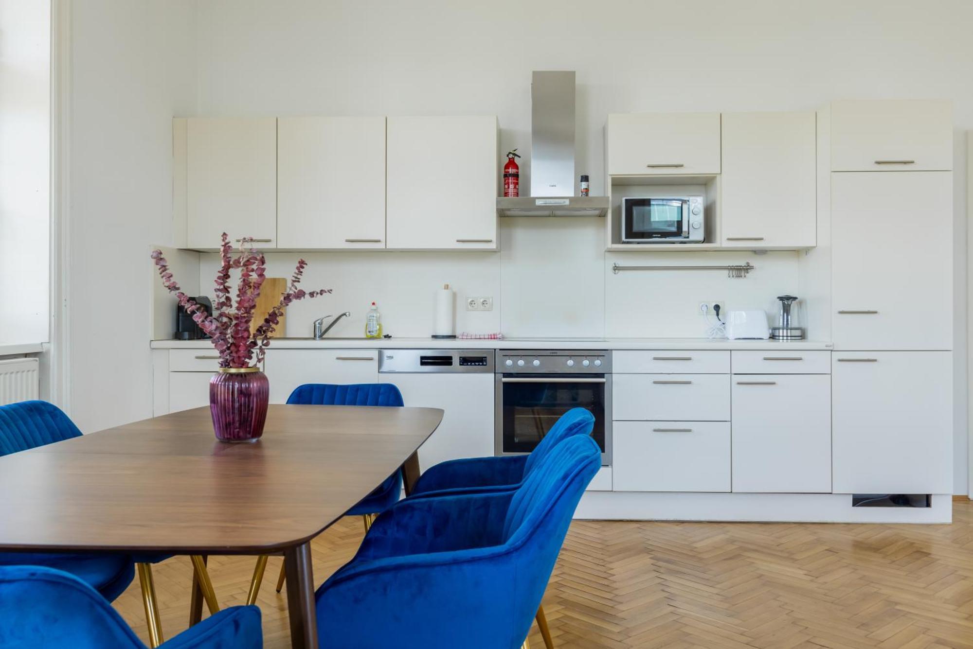 Stylish Apartment: Metro Access, And Center In One Apartment Wien